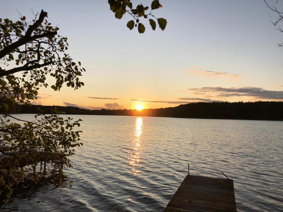 Ferienhaus Reetdach 1300Qm Privatgrundstueck Bootssteg Sauna Templin Luebbesee Uckermark Erholung Pur Seenplatte Petersdorf  エクステリア 写真