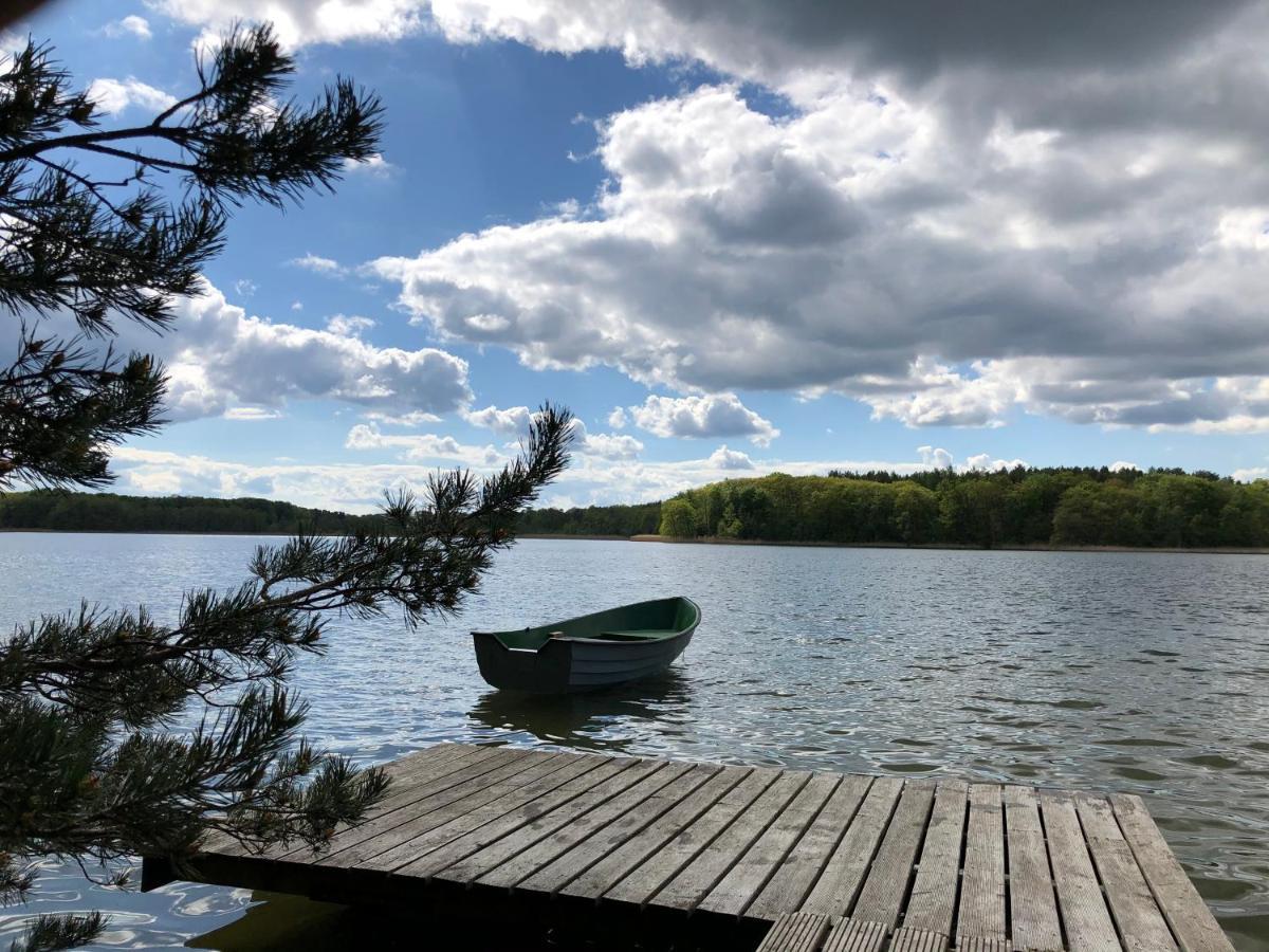 Ferienhaus Reetdach 1300Qm Privatgrundstueck Bootssteg Sauna Templin Luebbesee Uckermark Erholung Pur Seenplatte Petersdorf  エクステリア 写真